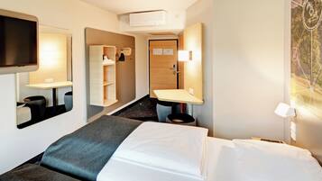 Zweibettzimmer | Verdunkelungsvorhänge, schallisolierte Zimmer, kostenloses WLAN