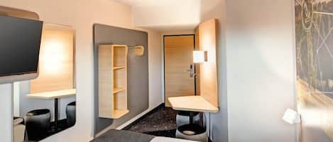 Habitación doble (French bed) | Cortinas blackout, insonorización y wifi gratis