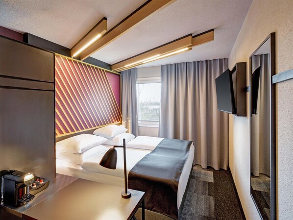 Premium Double Room | 1 bedroom, blackout drapes, soundproofing, free WiFi