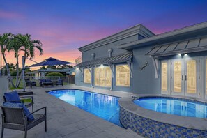 Een verwarmd zwembad