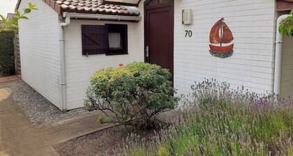 Zeepolder II 70 - Cozy polder house with fully fenced garden.
