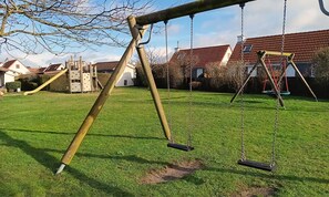 Children’s area - Zeepolder II 70 - Cozy polder house with fully fenced garden. (De Haan)