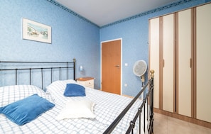 1 bedroom, travel cot, free WiFi, bed sheets
