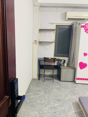 Desk, free WiFi - Homestay 26 Nguyen Van Lac (Ho Chi Minh City)