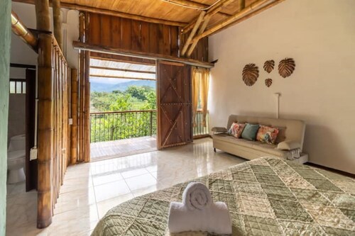 Luxurious Villa in the countryside with pool and 15 minutes to the town centre