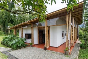 Exterior - Luxurious Villa in the countryside with pool and 15 minutes to the town centre (Calarcá)