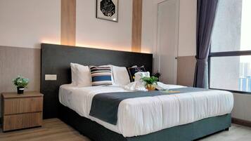 2 sovrum, sängtillbehör av högsta kvalitet och Select Comfort-madrasser