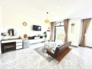Luxury Quadruple Room, Balcony, Beach View | Minibar, desk, soundproofing, free WiFi - Moc Lam Homestay Grandworld Phu Quoc (Phu Quoc)