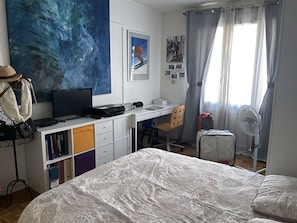 2 soveværelser, skrivebord, strygejern/strygebræt, weekendseng