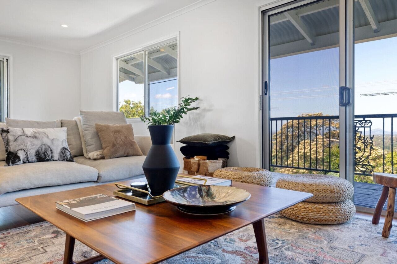 Smart TV, fireplace, books, stereo