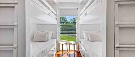 4 chambres, fer et planche à repasser, lit parapluie, Wi-Fi gratuit