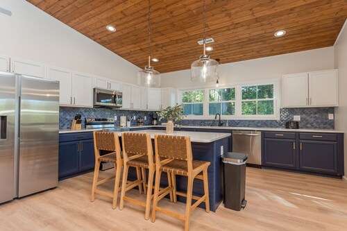 Beautiful River Homes Sleeps 24 Hottubs Firepits