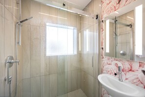 Shower, hair dryer, towels - Modern Home with Heated Pool and Hot Tub! Dog Friendly! Firepit! (Palm Springs)