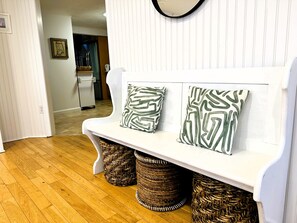 Interior - House&Cottage~Seaside Castaway Compound (Eastham)