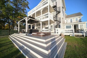 Terrace/patio - Historic Oneida Lakefront Home 14/BR Sleeps 42! (Blossvale)