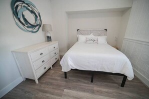14 bedrooms, desk, iron/ironing board, WiFi - Historic Oneida Lakefront Home 14/BR Sleeps 42! (Blossvale)