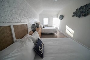 14 bedrooms, desk, iron/ironing board, WiFi - Historic Oneida Lakefront Home 14/BR Sleeps 42! (Blossvale)
