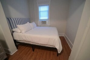 14 bedrooms, desk, iron/ironing board, WiFi - Historic Oneida Lakefront Home 14/BR Sleeps 42! (Blossvale)