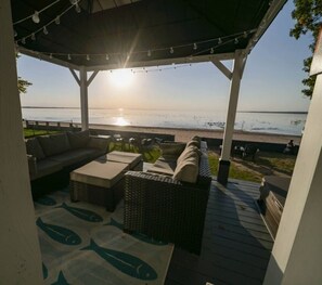 Property grounds - Historic Oneida Lakefront Home 14/BR Sleeps 42! (Blossvale)