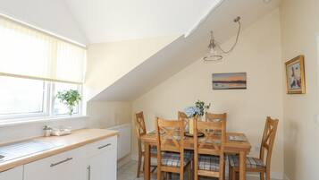 Cottage | Dining
