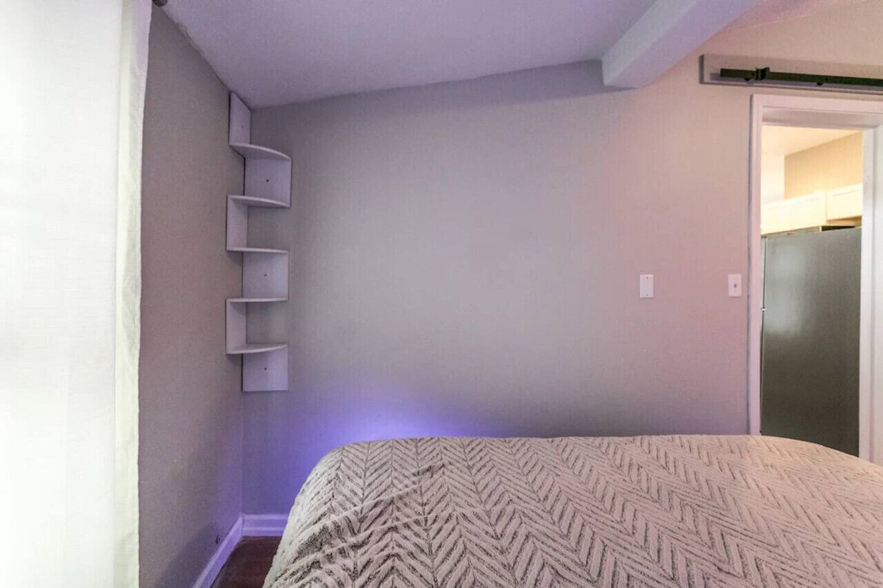 5 bedrooms, desk, iron/ironing board, WiFi