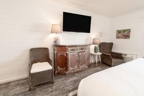1 bedroom, internet, bed sheets