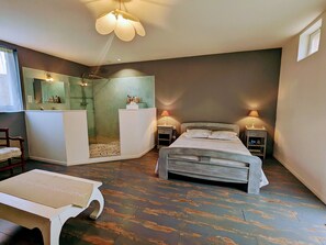 3 bedrooms, free WiFi, bed sheets