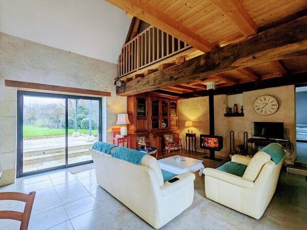 Fernseher, Kamin, Arbeitsbereiche