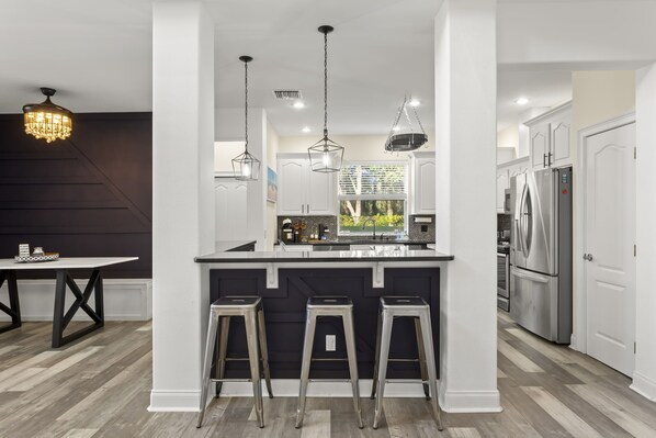 Fridge, microwave, stovetop, dishwasher