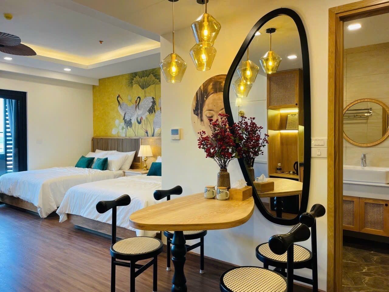 Studio Deluks | Seprai premium, dilengkapi dengan perabotan berbeda-beda, dan meja kerja