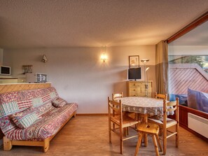 TV - 6-Person Apartment at Foot of Slopes, Balcony, Equipped Kitchen (Morillon 1100)