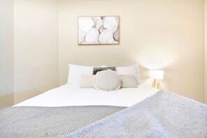 2 bedrooms, iron/ironing board, travel cot, free WiFi
