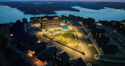 Private PICKLEBALL Court! Hot Tub! Lake View!