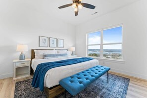 10 bedrooms, iron/ironing board, travel cot, WiFi - Private PICKLEBALL Court! Hot Tub! Lake View! (Kimberling City)