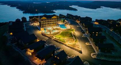 Private PICKLEBALL Court! Hot Tub! Lake View!