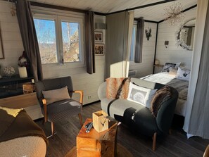 2 chambres, fer et planche à repasser, lit parapluie, draps fournis