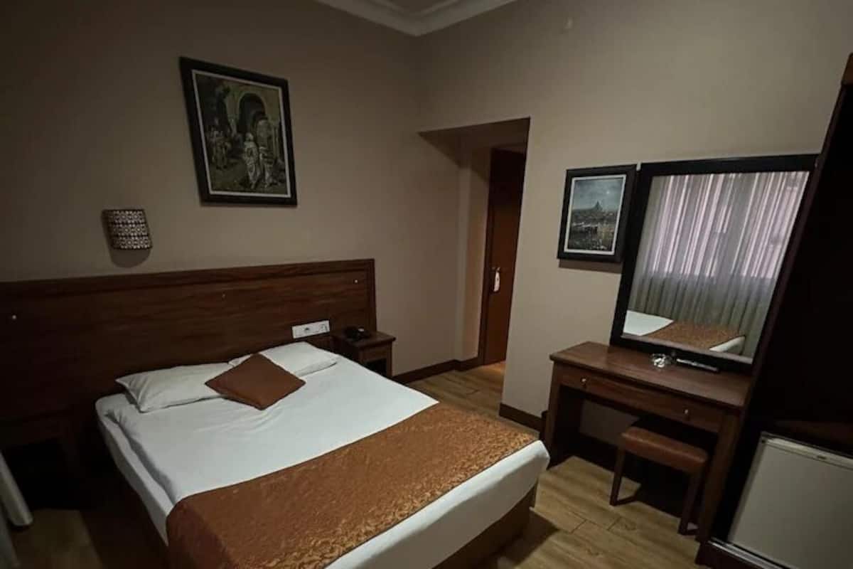 Premium bedding, minibar, desk, laptop workspace
