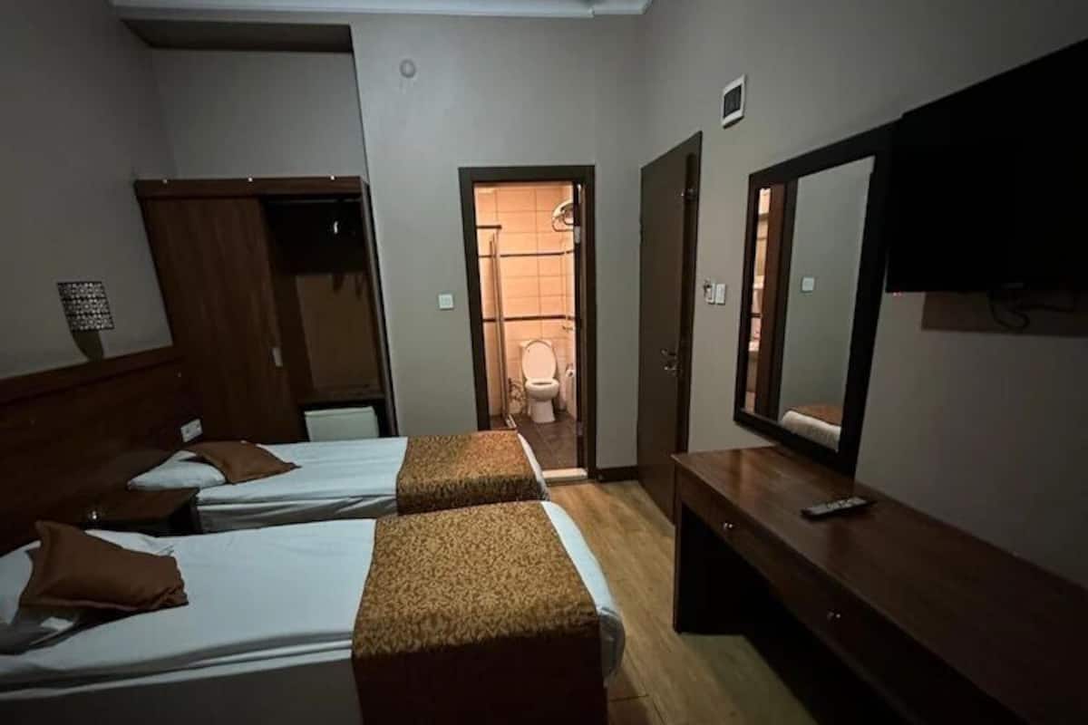 Comfort Triple Room | Minibar, escritorio, espacio para trabajar con laptop y wifi gratis