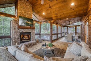 Interior - Reset Ridge - Mountain view, hot tub, fire pit (Blue Ridge)
