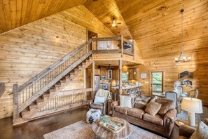 テレビ、暖炉、テレビゲーム、テーブルサッカー台