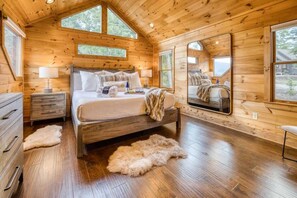 3 bedrooms, iron/ironing board, travel crib, WiFi - Reset Ridge - Mountain view, hot tub, fire pit (Blue Ridge)