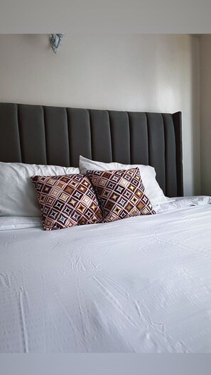 1 dormitorio, tabla de planchar con plancha, wifi y ropa de cama