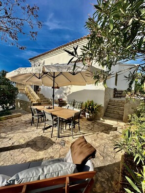 屋外ダイニングエリア