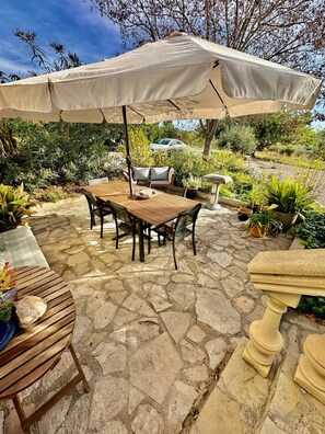 屋外ダイニングエリア