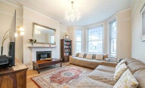 Smart TV - Stylish apartment in Hampstead: perfect for families and couples.  (London)