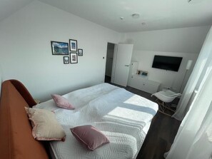 2 habitaciones, tabla de planchar con plancha y wifi gratis 