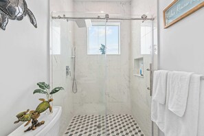 Shower, hair dryer, towels