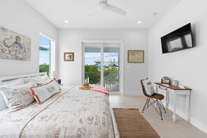 4 bedrooms, desk, iron/ironing board, travel crib - Mermaid's Paradise ~ Pool ~ Dock ~ Games ~ Views! (Marathon)