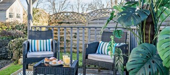 A cozy 200 year old beamed cottage. pet friendly,secure garden.