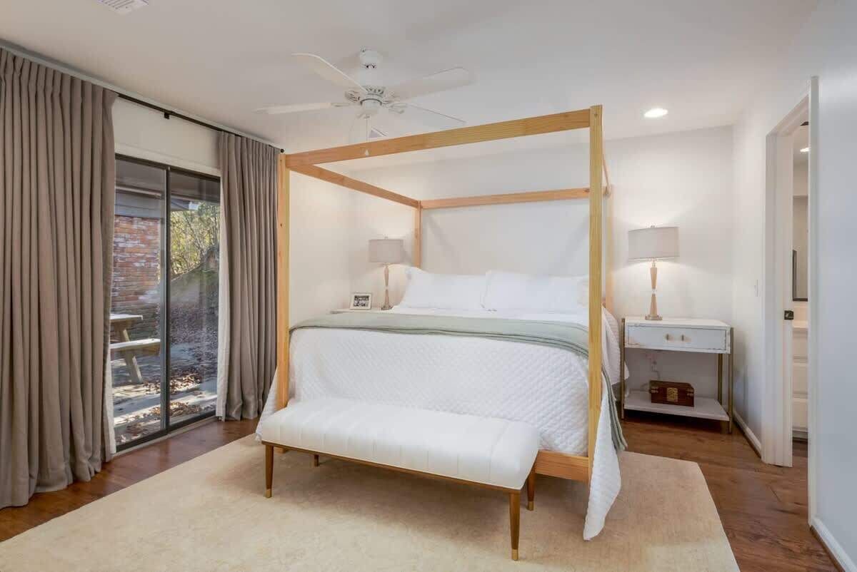 3 bedrooms, desk, iron/ironing board, WiFi